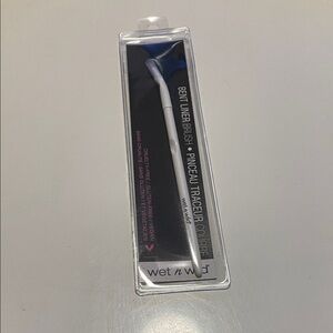 Wet n Wild Bent Liner Brush in Black and Silver